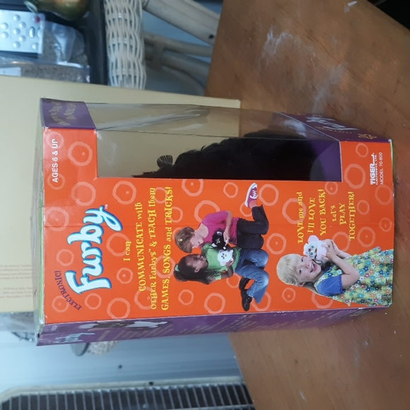 Furby 70-800 Electronic Interactive Toy - Picture 4 of 6